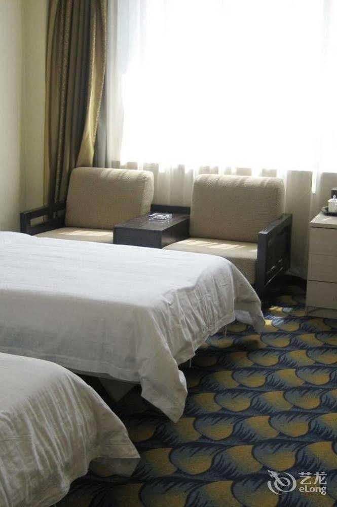 June Hotel Changchun Exteriör bild